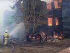 В Емецке Архангельской области несколько часов тушили крупный пожар