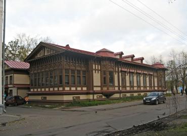 Улицу Логинова в Архангельске перекрыли еще на три дня