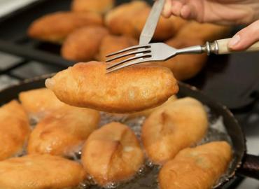 Пирожки с капустой и яйцом как у бабушки: тесто буквально тает во рту — «ленивый» рецепт