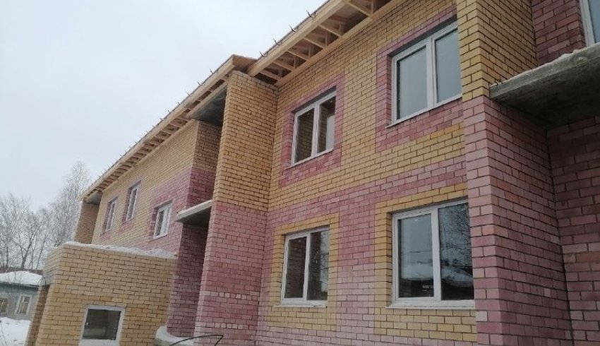 Подрядчик из Котласа продолжает строительство двух домов в Красноборске