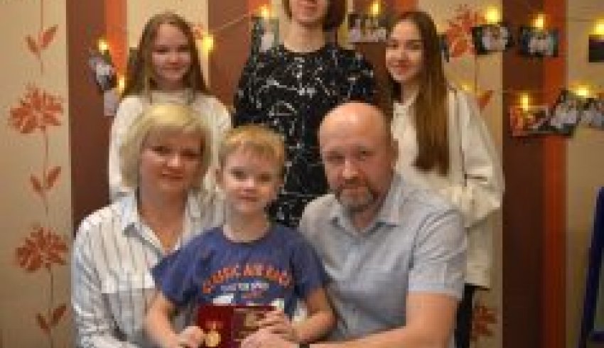 Новодвинка Елена Кузнецова награждена знаком отличия «Материнская слава» III степени