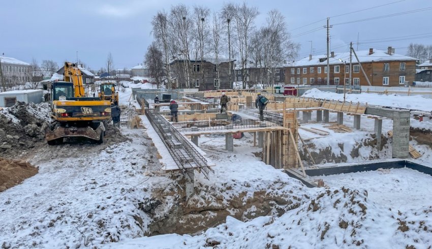 В Холмогорском округе продолжается строительство двух социальных домов 