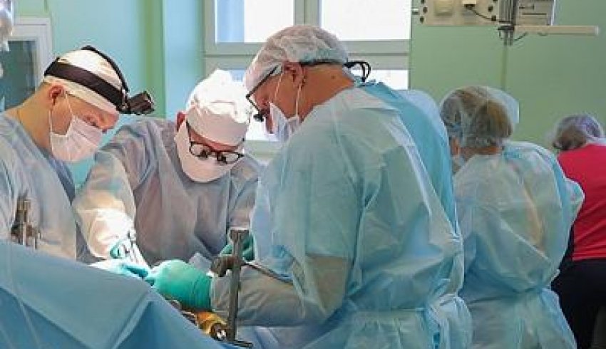 Теория и практика: специалисты первой горбольницы Архангельска повысили компетенции в сфере хирургии