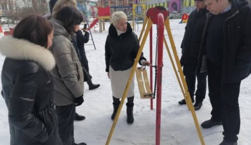 Депутаты АрхГорДумы считают, что уличные детские площадки опасны для жизни