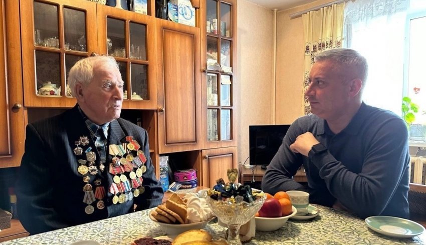Ветераны Великой Отечественной войны принимают поздравления с Днем Победы