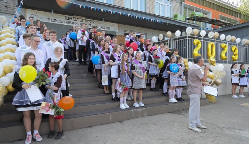 В школах Архангельской области сегодня проходят последние звонки