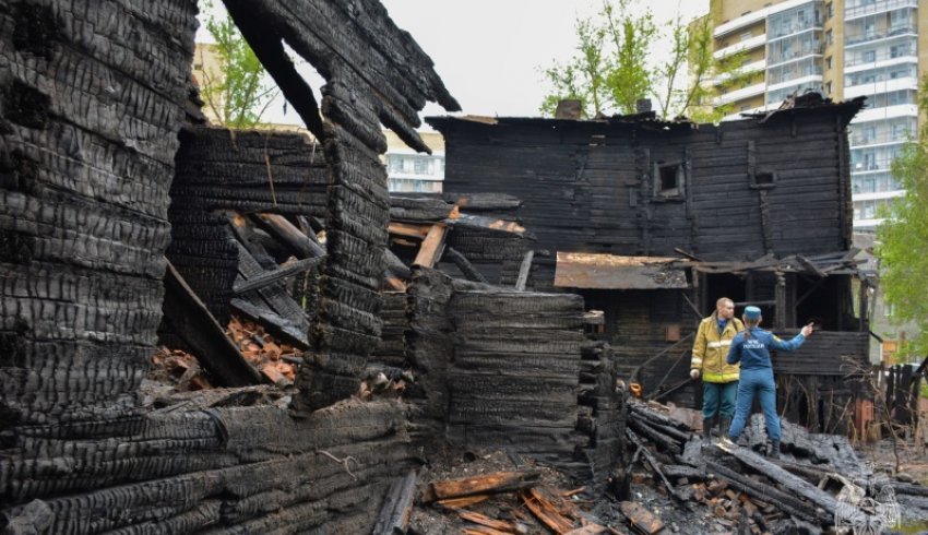 Причина вчерашнего крупного пожара в Архангельске – неосторожное обращение с огнем несовершеннолетних