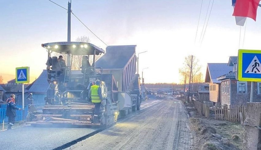 На всех ремонтируемых участках дороги Архангельск – Онега дорожники укладывают асфальт