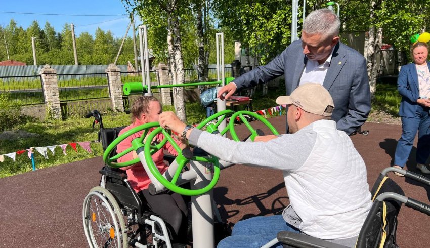 В Архангельске в пансионате для пожилых людей и инвалидов состоялось открытие спортивной уличной площадки 