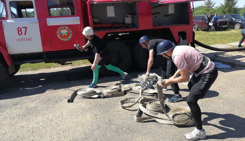 В пожарной части поселка Шипицыно проведен прием нормативов по тактико-специальной подготовке