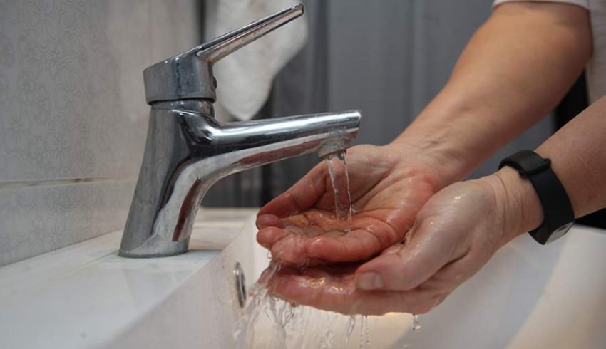 Роспотребнадзор хочет запретить местным властям ежегодные отключения горячей воды более чем на 14 дней