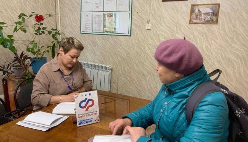 Социальный десант проконсультировал жителей села Ценогора Лешуконского округа 