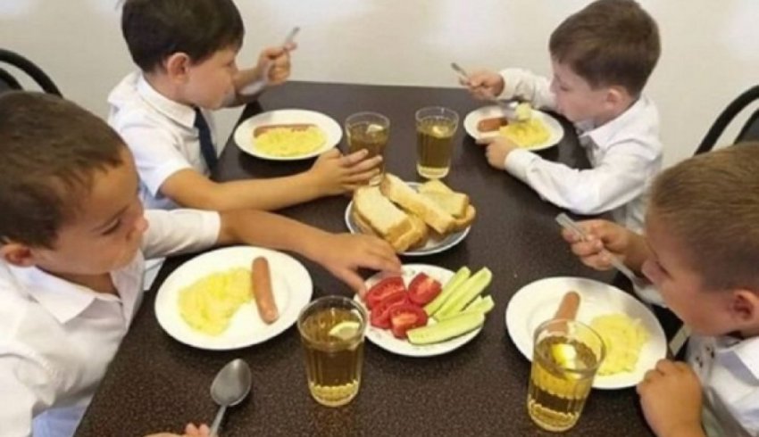 Власти Архангельска направят 300 млн рублей на бесплатное питание в школах