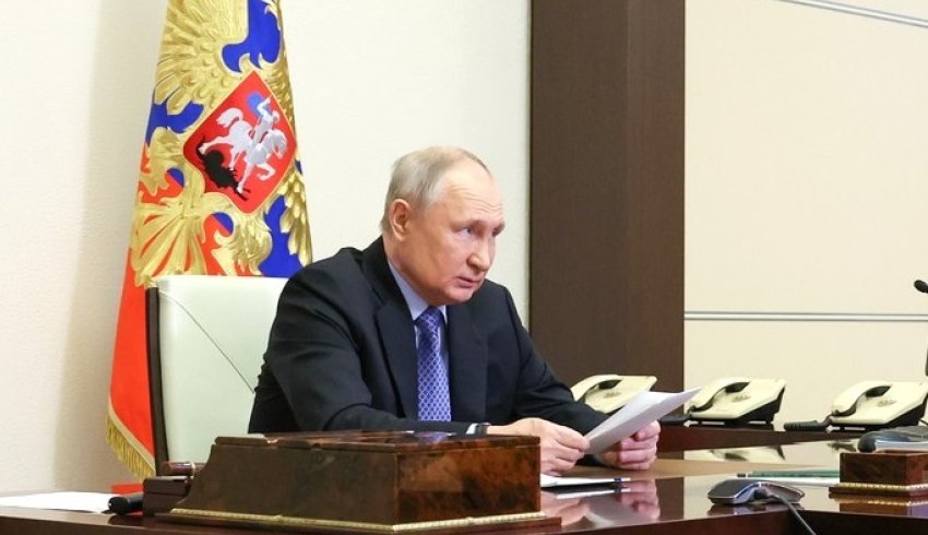 Владимир Путин подписал закон, направленный на расширение трудовых гарантий для одиноких родителей