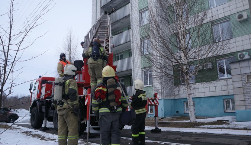 В Архангельском госпитале для ветеранов войн прошли тренировочные пожарно-тактические учения