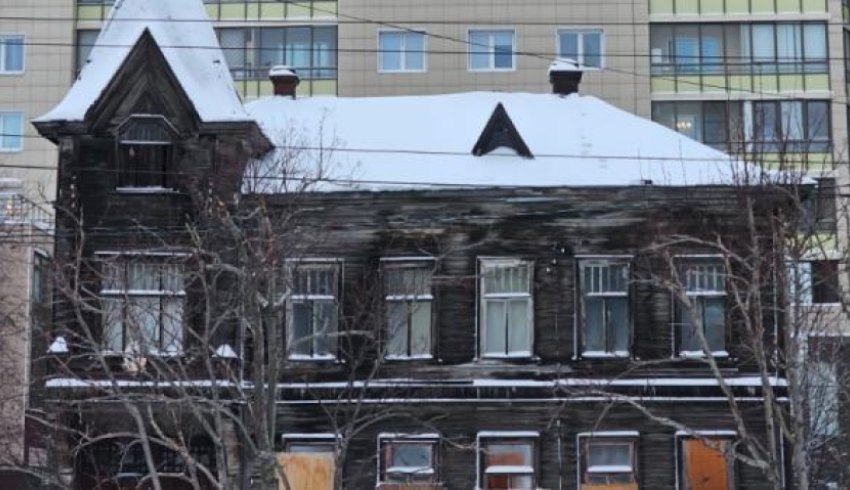 Власти Архангельска сдали в аренду стоящий в центре города дом-памятник
