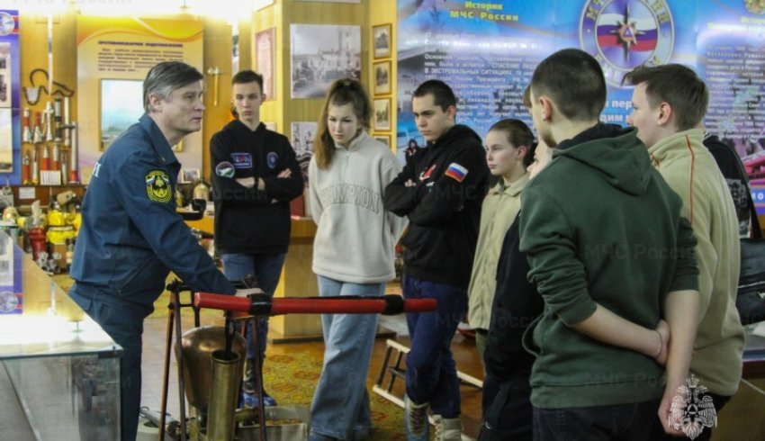 Дети из Мелитополя посетили пожарно-техническую выставку Главного управления МЧС России по Архангельской области