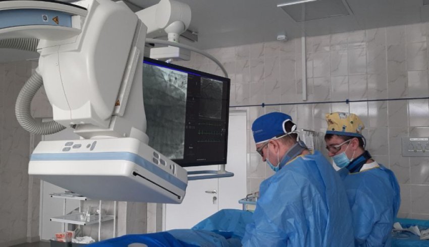 В Котласской центральной городской больнице прошли первые операции на новом ангиографическом комплексе 