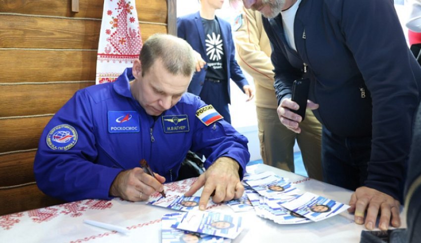 В День космонавтики Иван Вагнер проведет автограф-сессию на стенде Архангельской области на ВДНХ