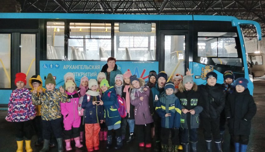 Школьники из Онеги побывали на местном автотранспортном предприятии 