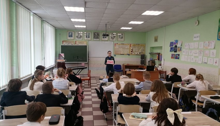 Для школьников Архангельска проходят открытые уроки, посвященные 375-летию пожарной охраны