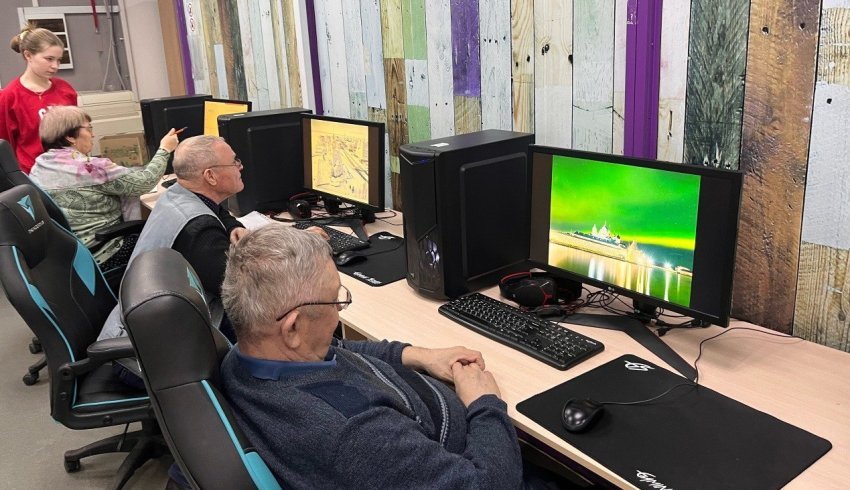 Молодежь Поморья помогает пожилым людям изучать компьютерные технологии