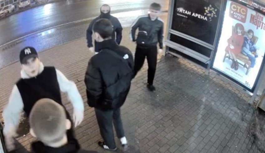 Полицейские вышли на след юных вандалов, портящих остановки в Архангельске