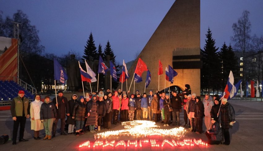 В Архангельске на площади Мира появился огненный портрет Розы Шаниной 