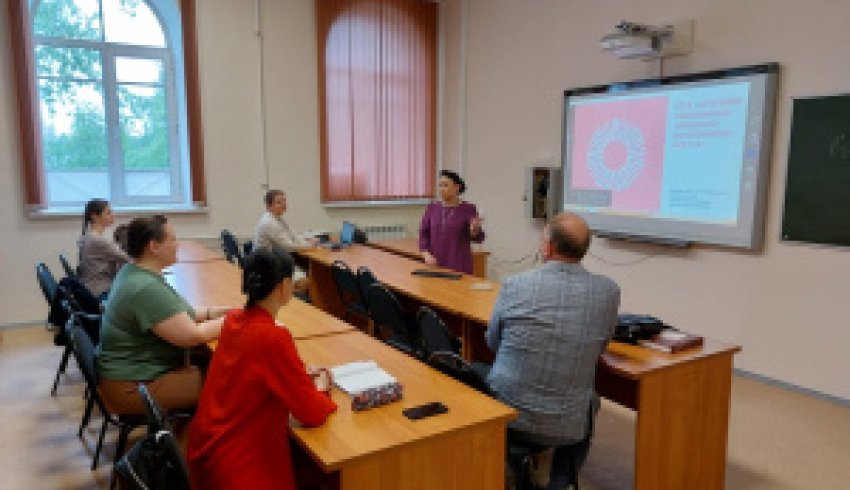 Результаты переводческого проекта представлены магистрантами САФУ представителю Музейного объединения Ненецкого автономного округа