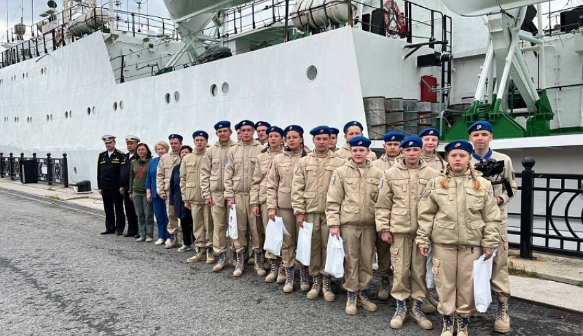 Юнармейцы-юнфлотовцы вернулись в Архангельск после пятидневного морского путешествия на Соловки.