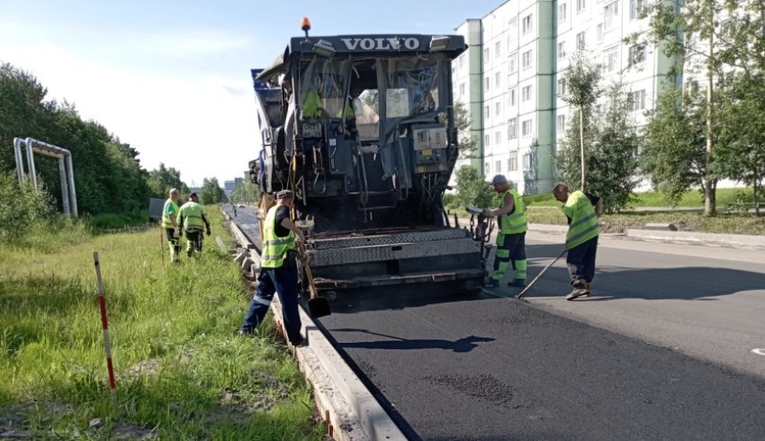 На Яграх в Северодвинске дорожники завершают укладку нижнего асфальтобетонного слоя