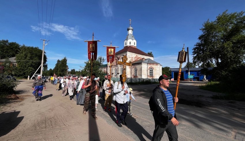 В Шенкурске  состоялся традиционный крестный ход к местам молитвенных подвигов прп. Варлаама Важского