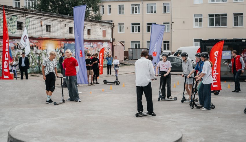 Юные жители Поморья прошли школу безопасного вождения самокатов