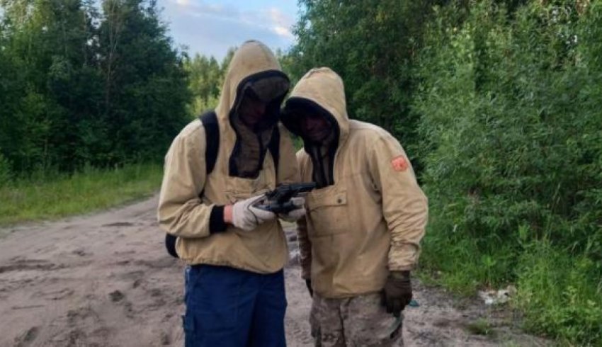 Пенсионера, застрявшего на болотах в Архангельской области, ищут вторые сутки