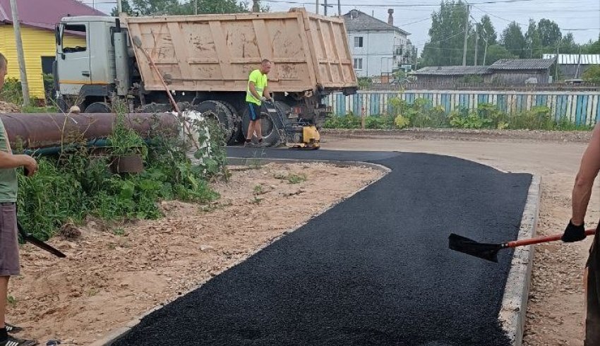 В деревне Петарихе Няндомского округа по госпрограмме КРСТ ремонтируют дорогу