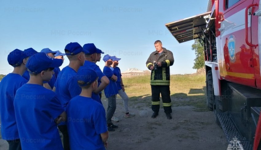 На Соловках дети познакомились с профессией пожарного