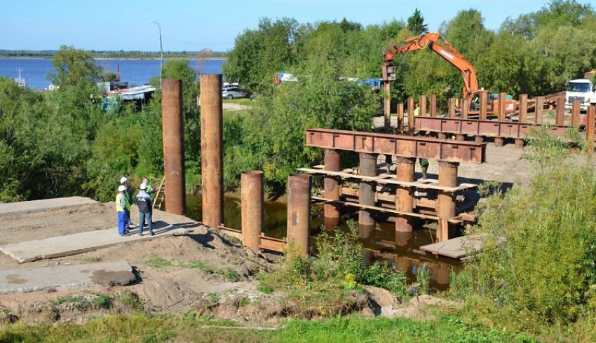 В Приморском округе продолжаются работы по возведению объездного моста через Лявлю