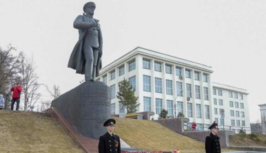 В Архангельске отремонтируют памятник Адмиралу Кузнецову: власти ищут подрядчика