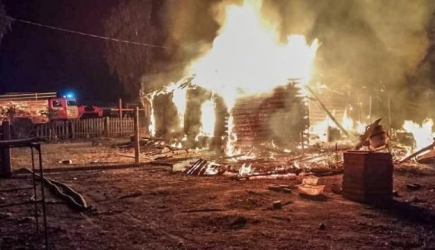 В Архангельской области из-за неисправной печки сгорел частный дом