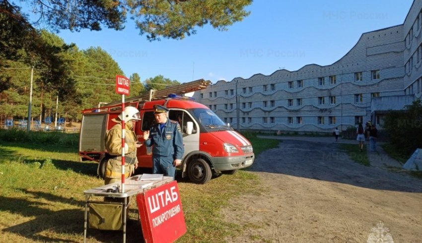 Сотрудники службы пожаротушения Котласа провели тренировку на санатории «Сольвычегодск»