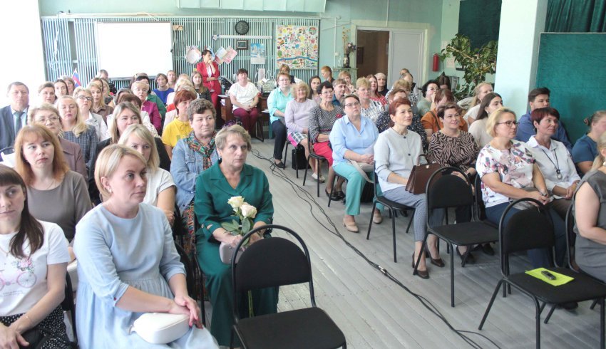  На традиционном августовском педсовете в Шенкурске наградили лучших работников образования