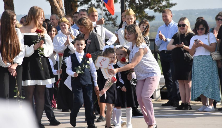 Громко прозвенел звонок, начинается урок