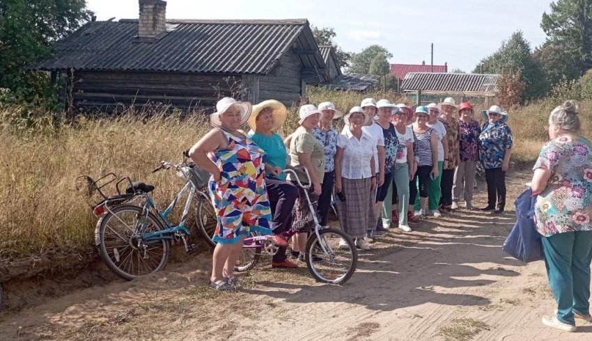 Проводили лето шенкурские велосипедистки «серебряного возраста»