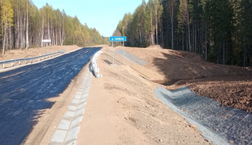 В Красноборском округе завершен капремонт моста через реку Нивку