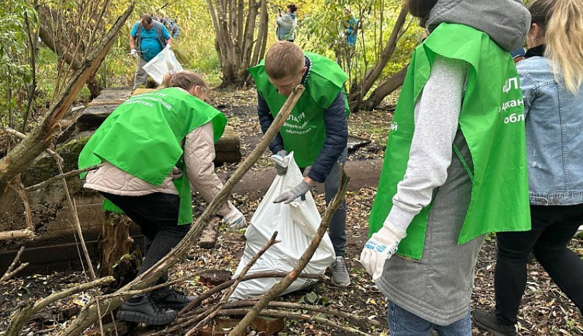 Более 100 активистов поддержали субботник Всероссийской акции «Зеленая Россия» в Архангельске