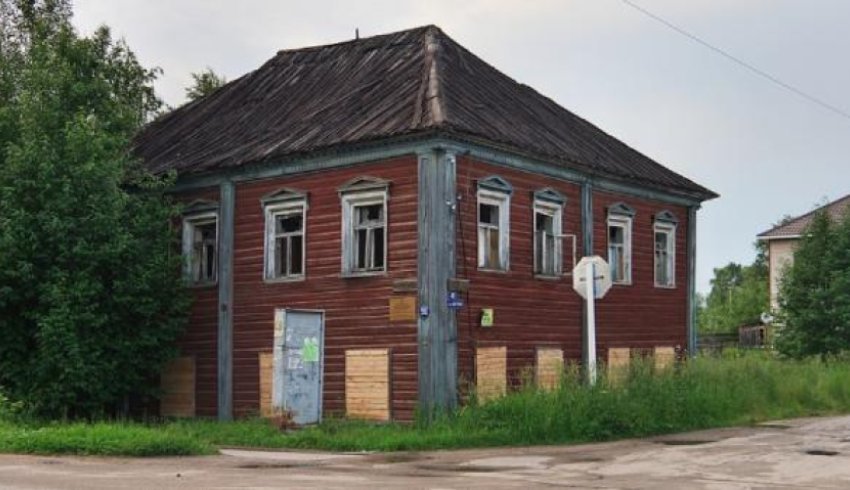 Чиновников Каргополья обязали спасти разрушающийся исторический памятник XIX века