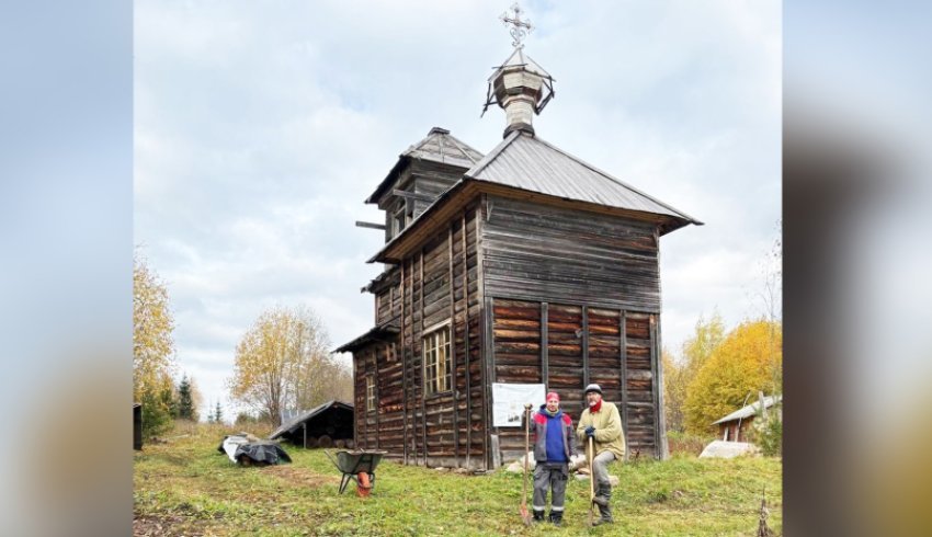 Волонтёры «Вереницы» продолжают восстановление часовни в Осиновской Шенкурского округа.