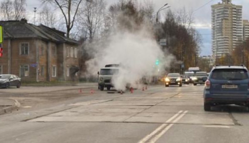 Ряд жилых домов в центре Архангельска остался без тепла из-за прорыва на Обводном