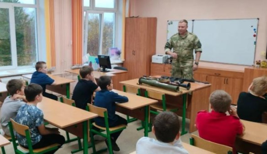 В Архангельске стартовали уникальные уроки военной подготовки для школьников