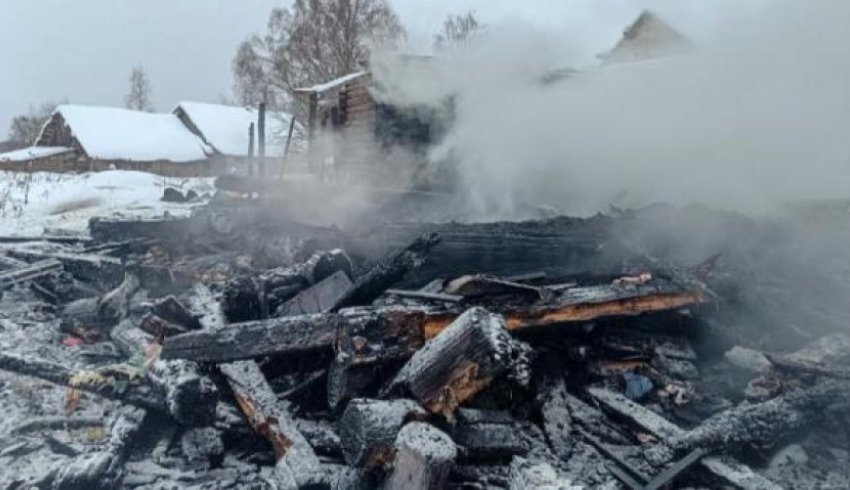 На юге Поморья пламя охватило частный дом: на пепелище найдены тела людей